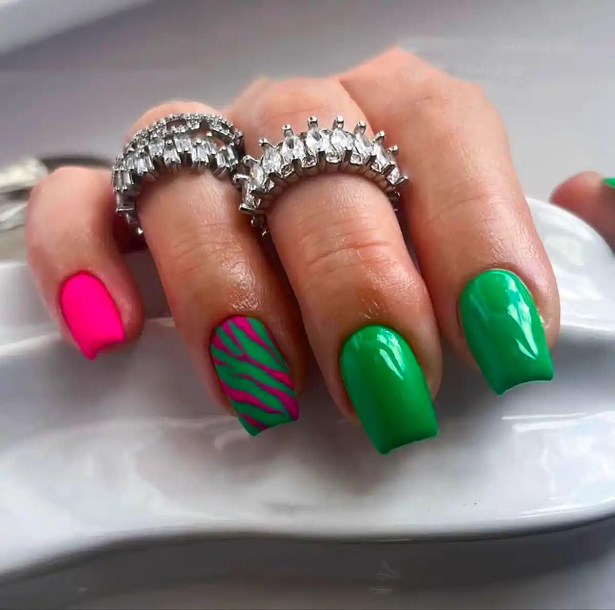 ژلیش ناخن شیک