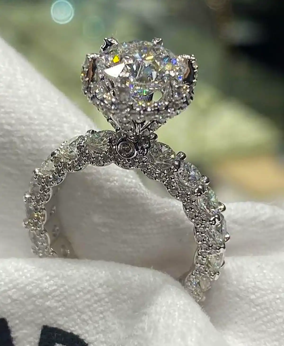 انگشتر نشان تک نگین