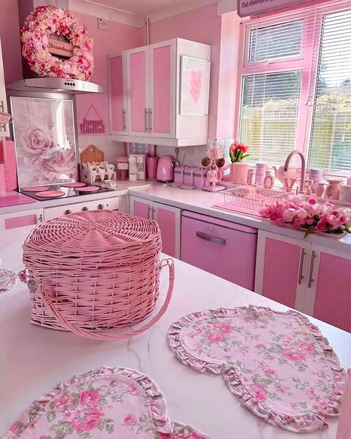 دکور صورتی آشپزخانه