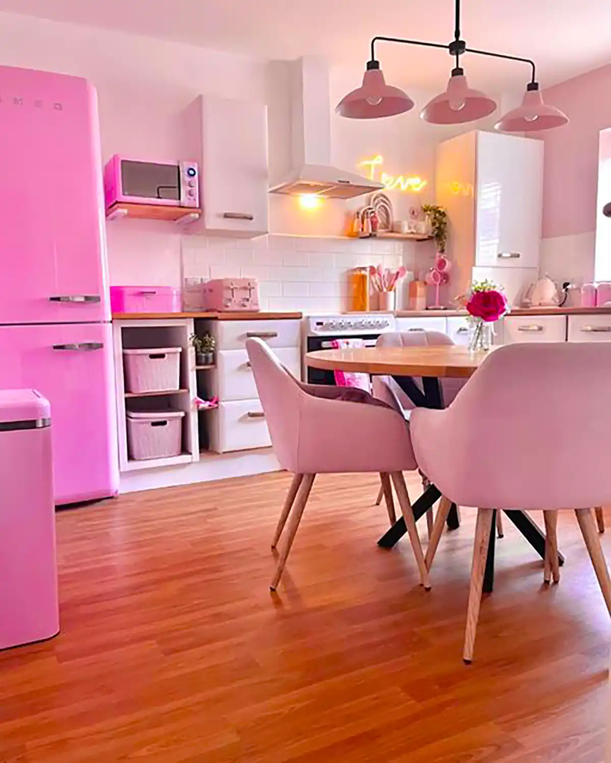 دکور صورتی آشپزخانه