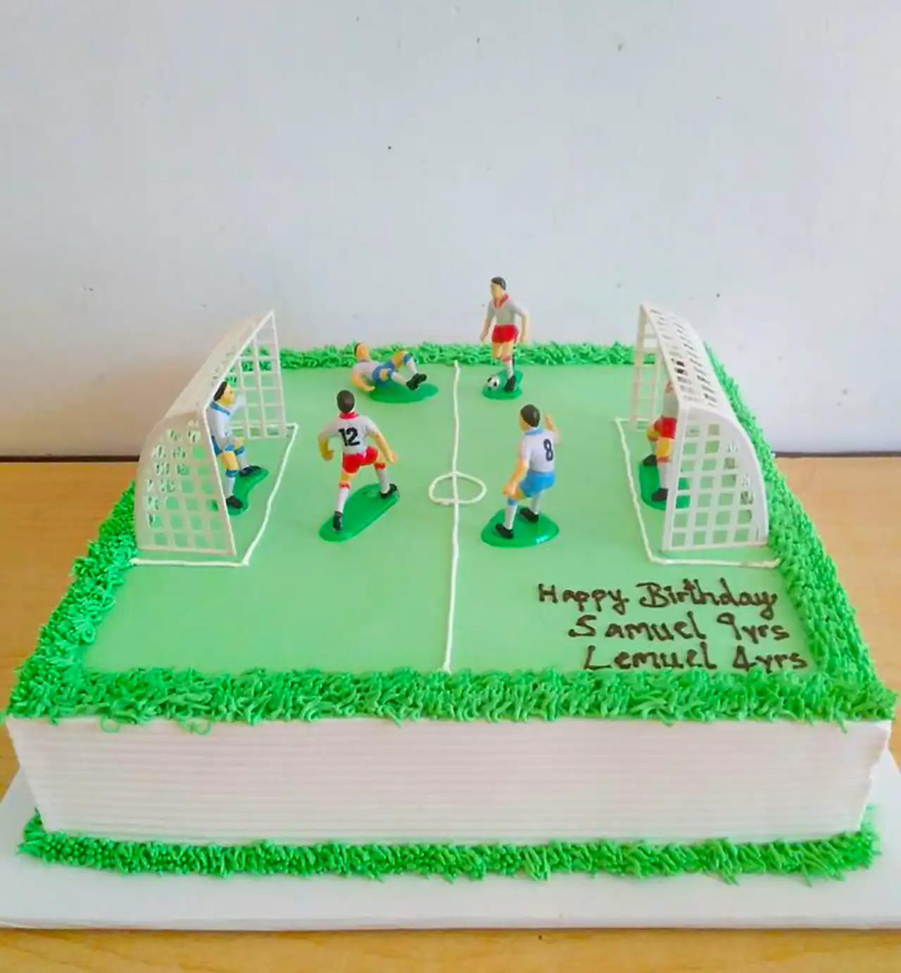کیک تولد زمین فوتبال
