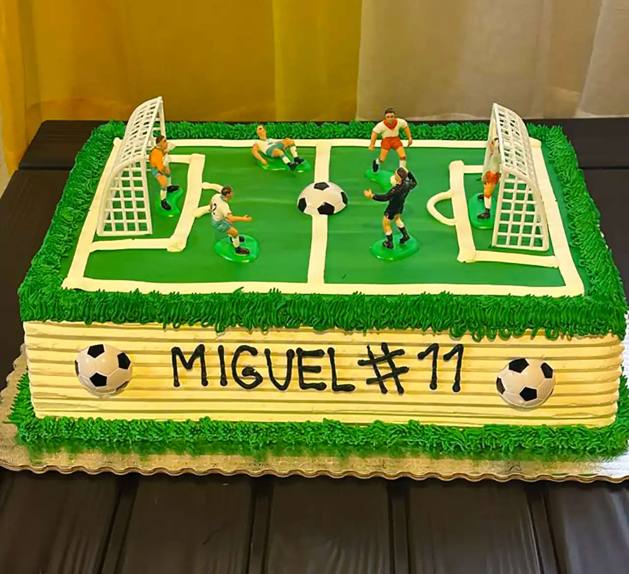 کیک تولد زمین فوتبال