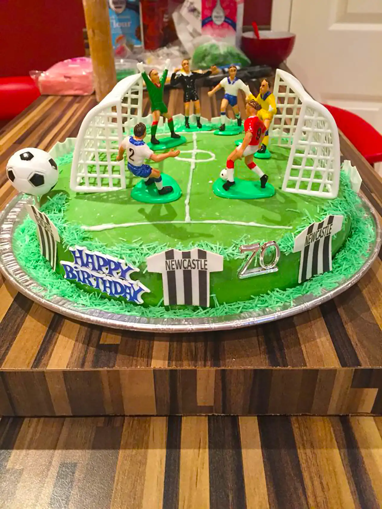 کیک تولد زمین فوتبال