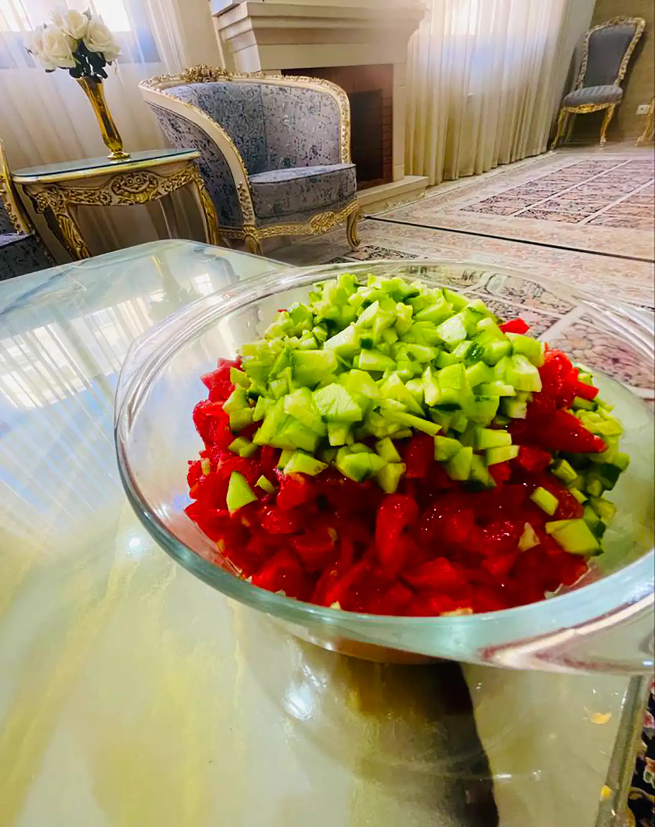 تزئین سالاد شیرازی خوشمزه