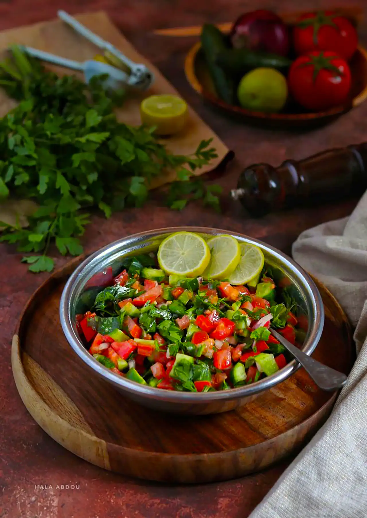 تزئین سالاد شیرازی خوشمزه