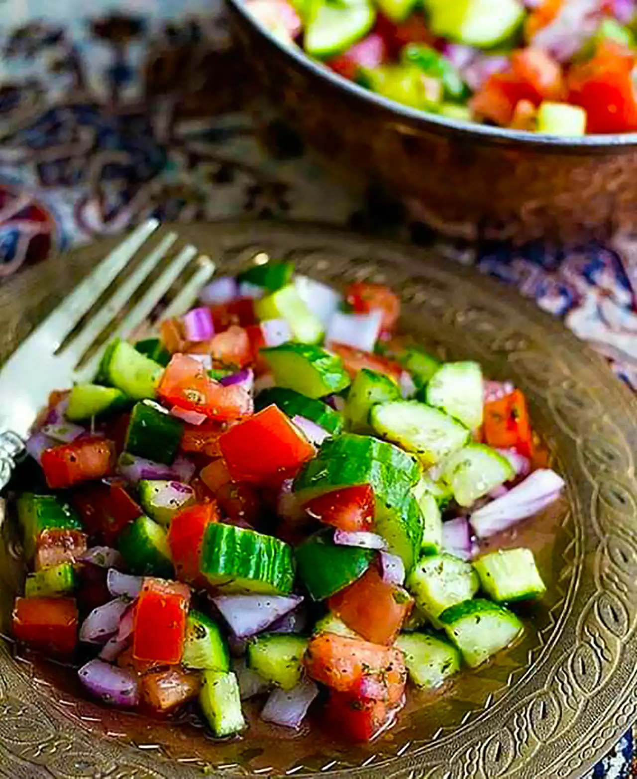 تزئین سالاد شیرازی خوشمزه