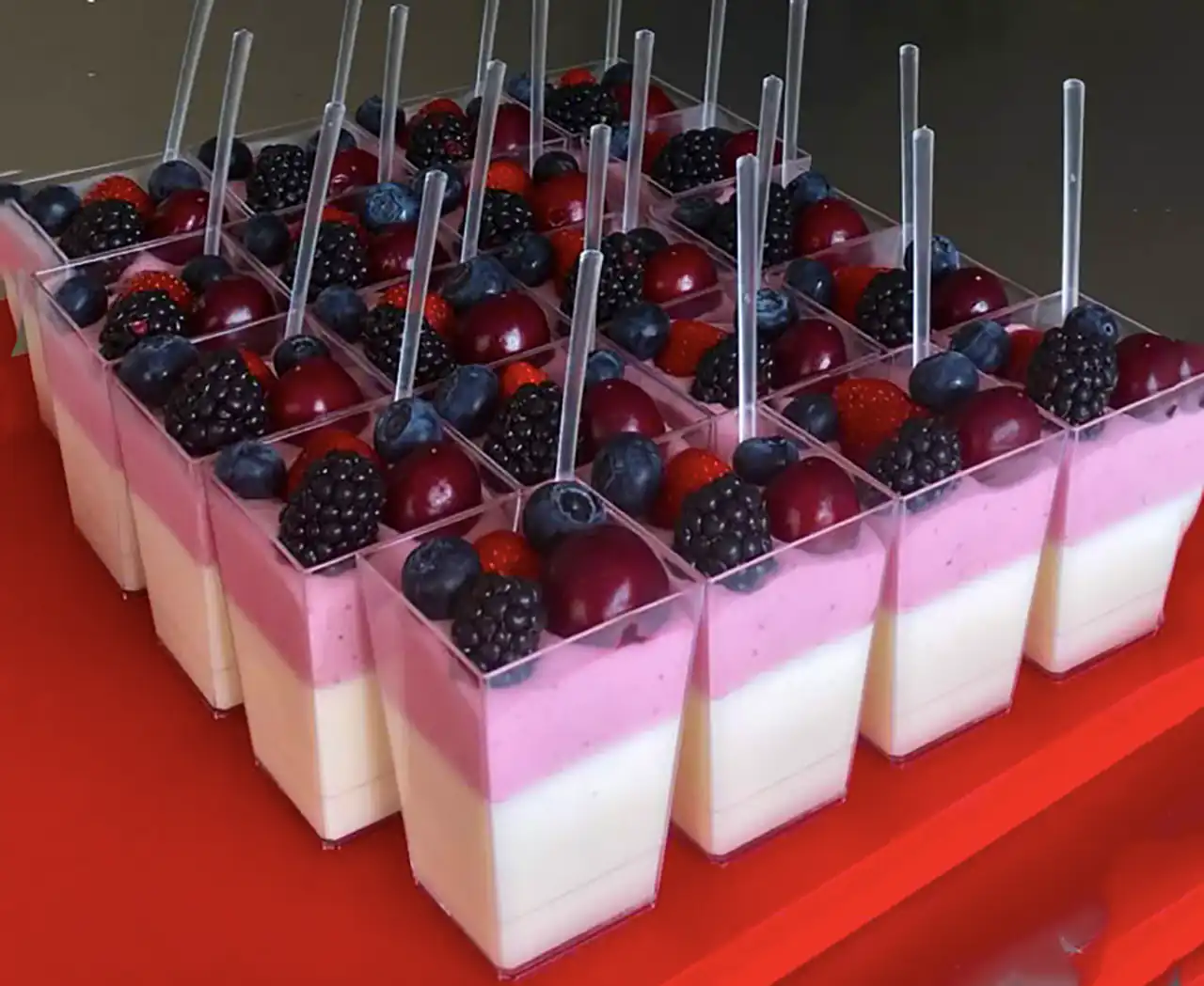 دسر لیوانی برای تولد