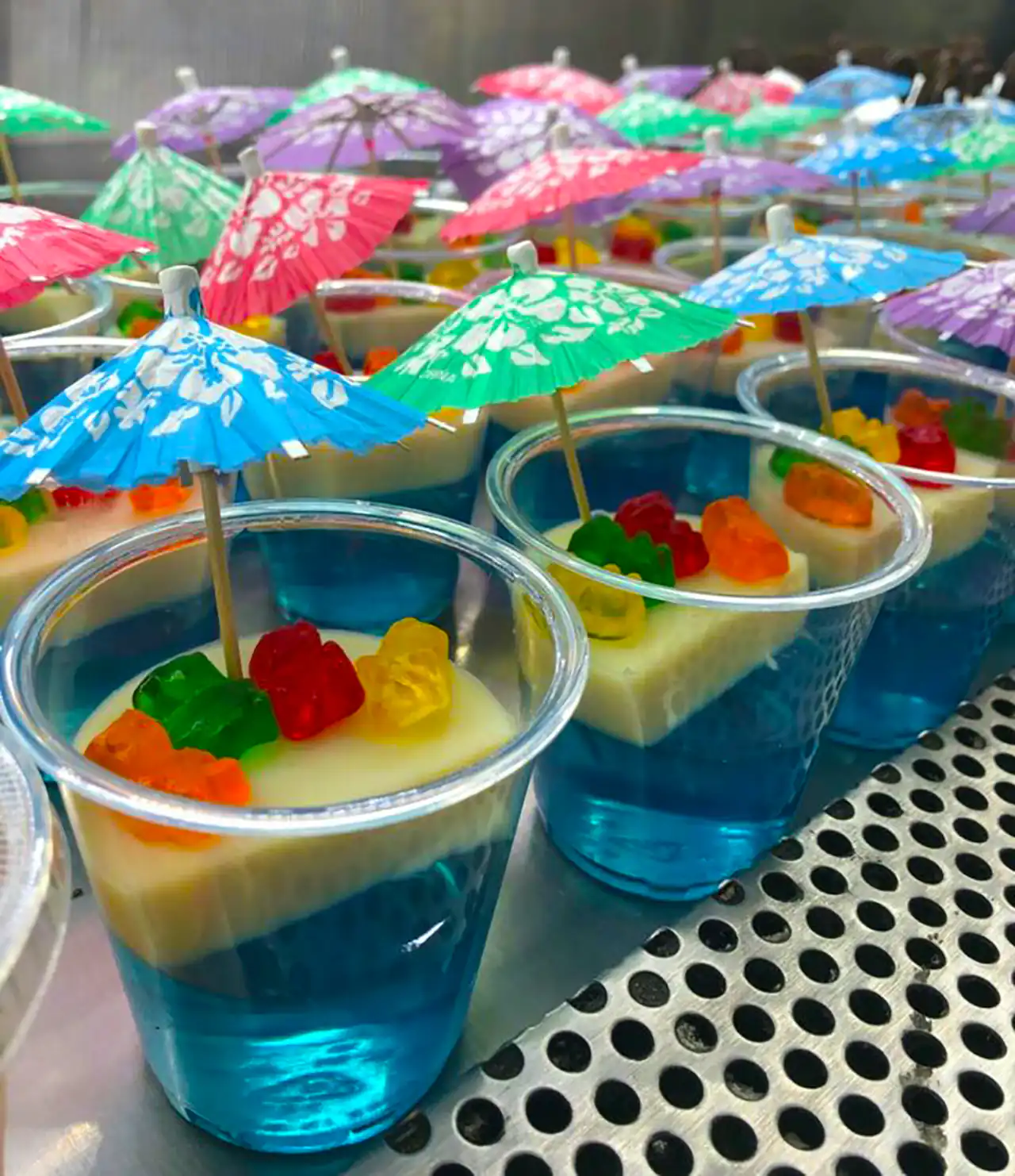 دسر لیوانی برای تولد