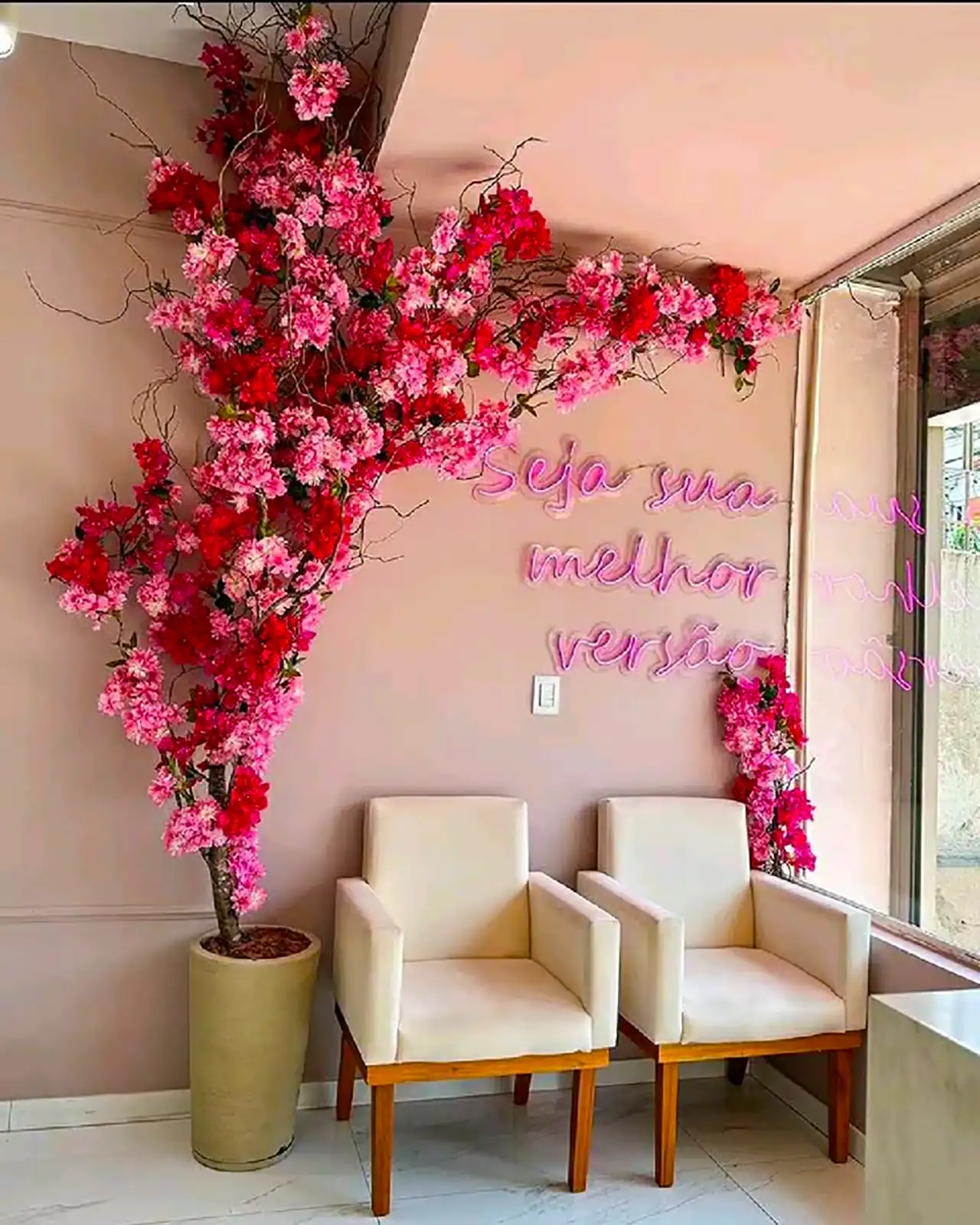 گل آرایی صورتی