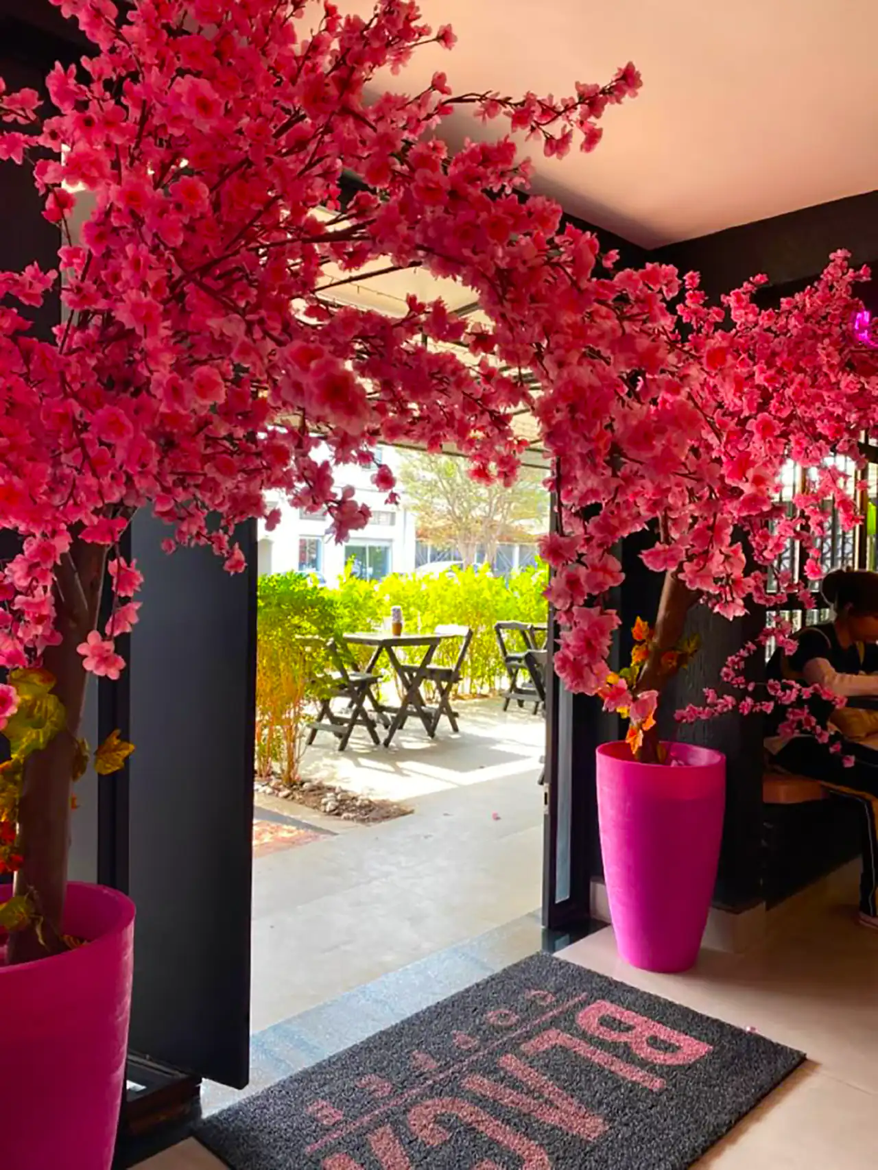 گل آرایی صورتی