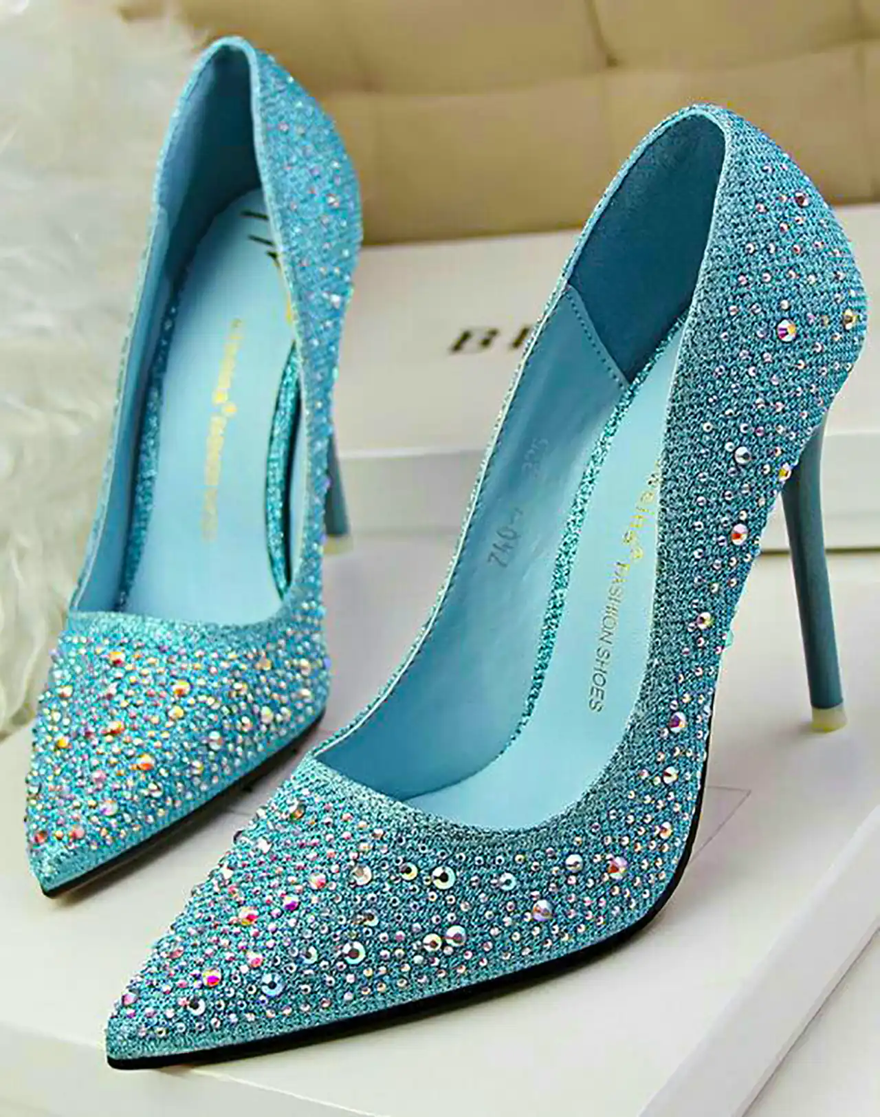 کفش پاشنه بلند زنانه