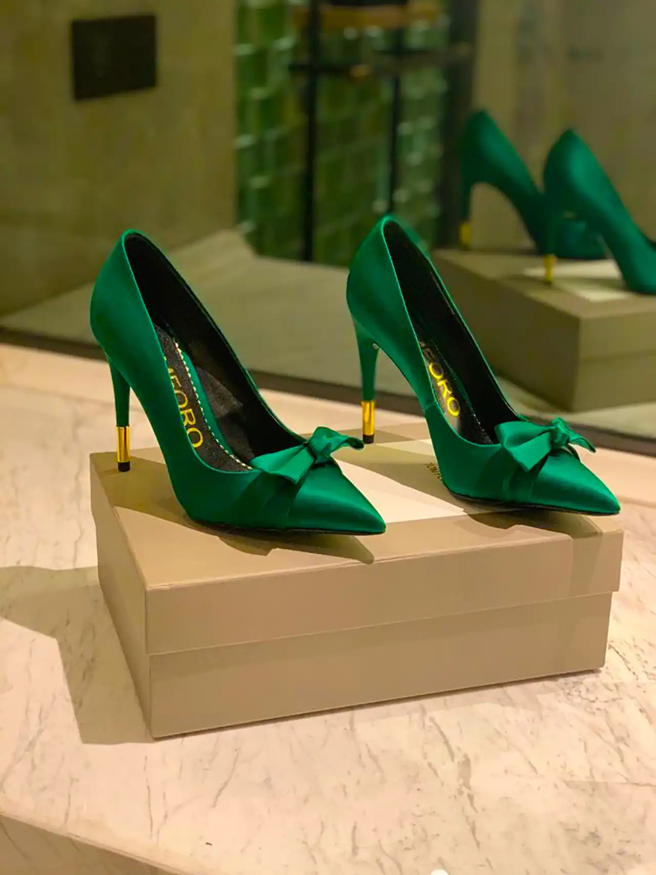 کفش پاشنه بلند زنانه