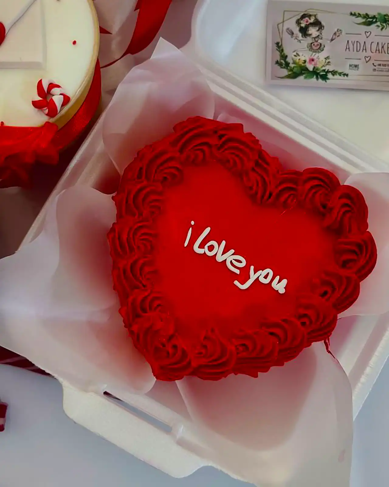 کیک با تم قرمز