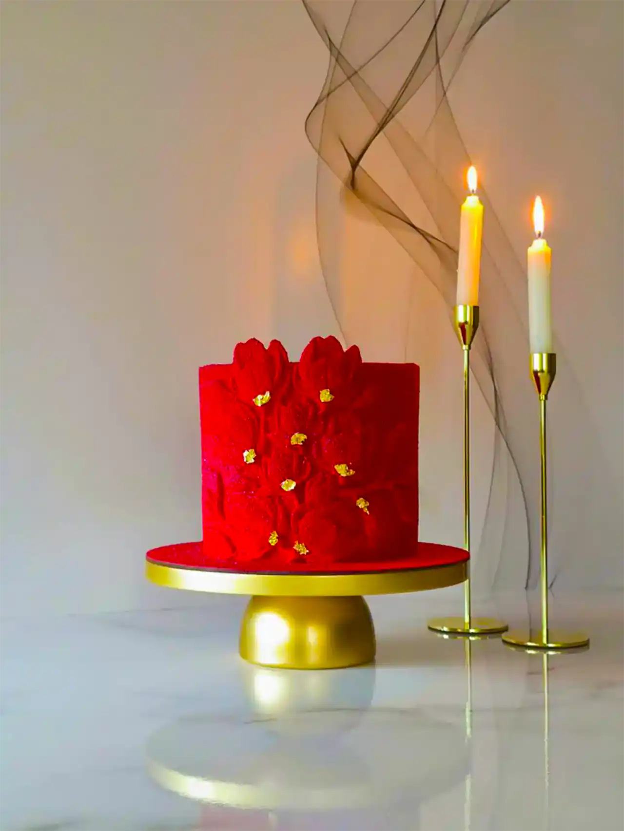 کیک لاکچری قرمز