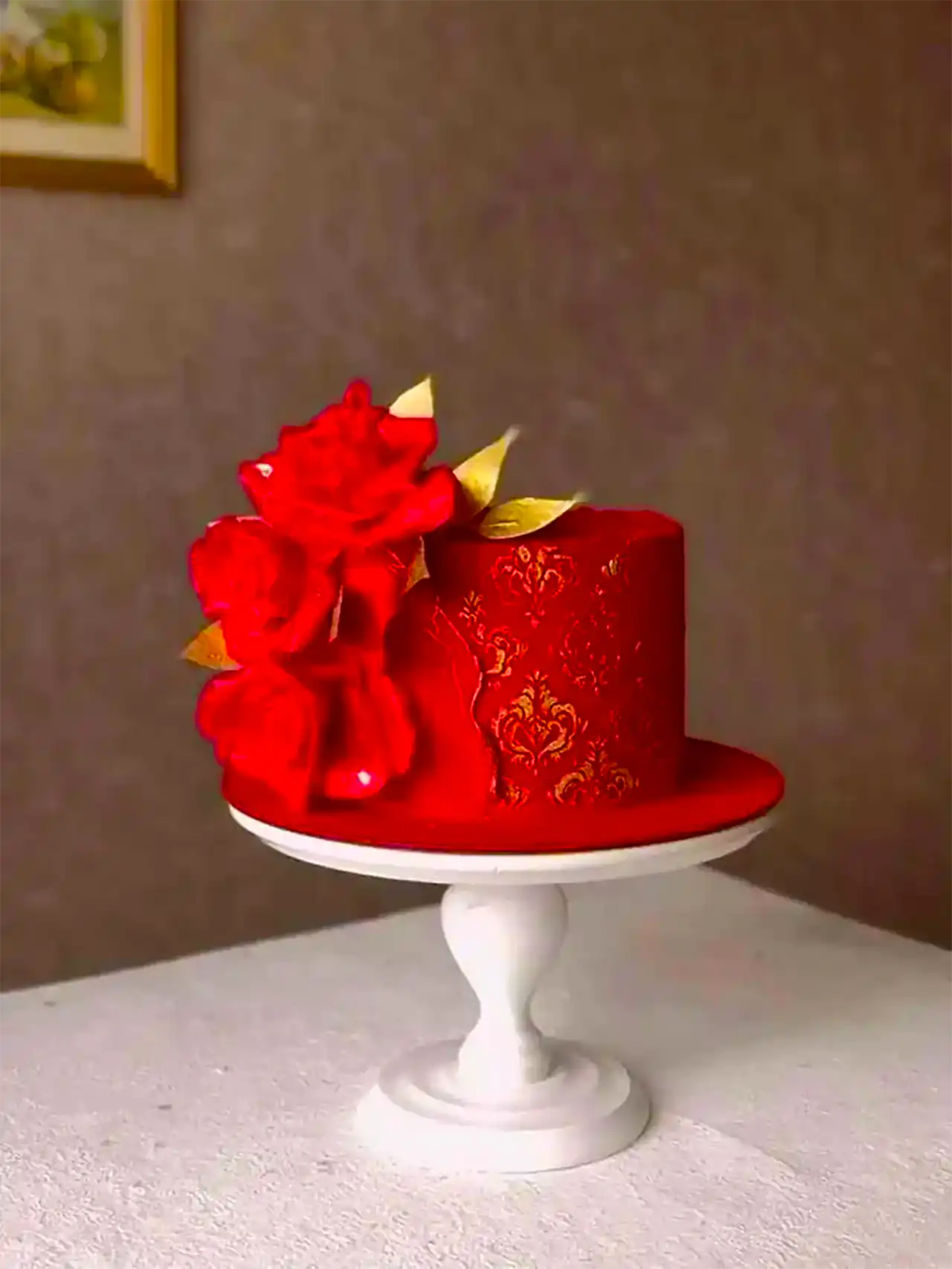 کیک لاکچری قرمز