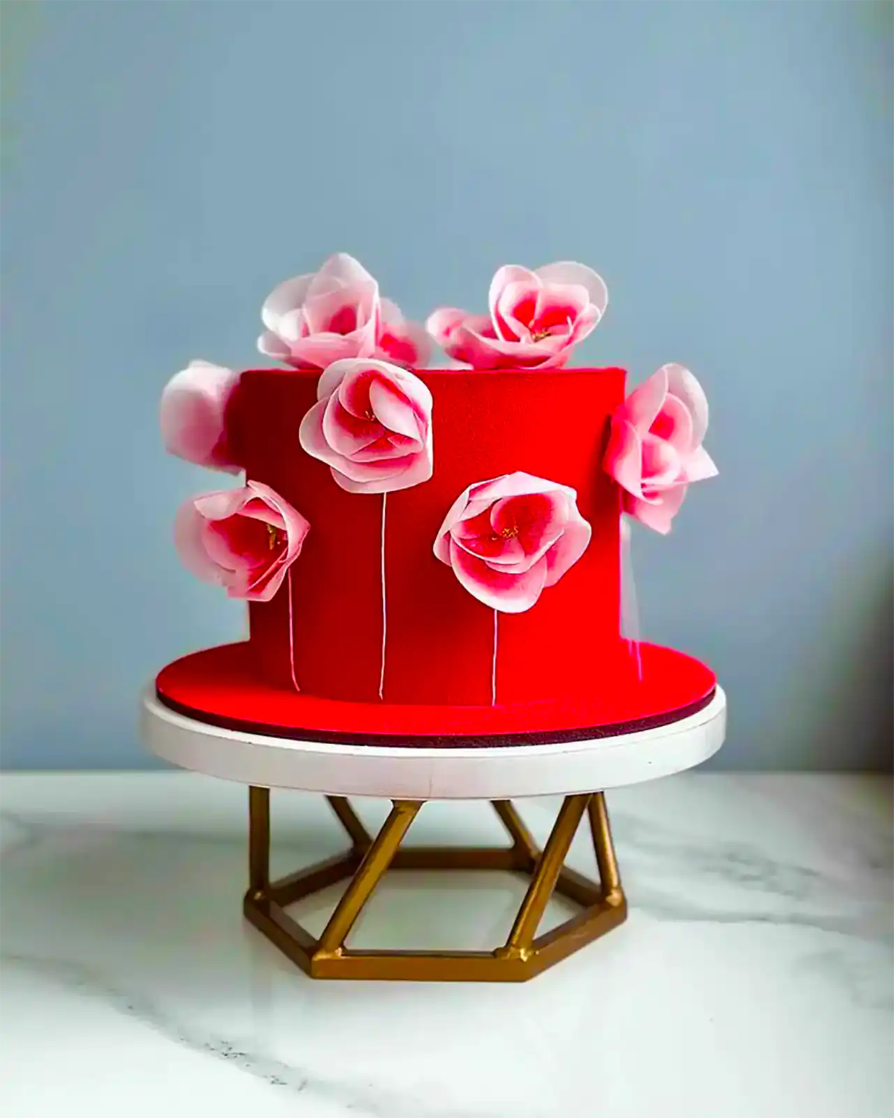 کیک لاکچری قرمز