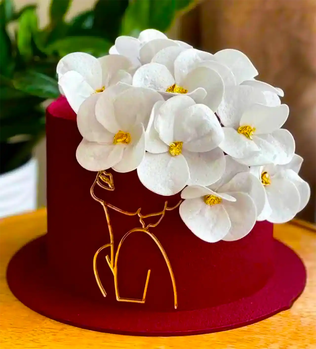 کیک لاکچری قرمز