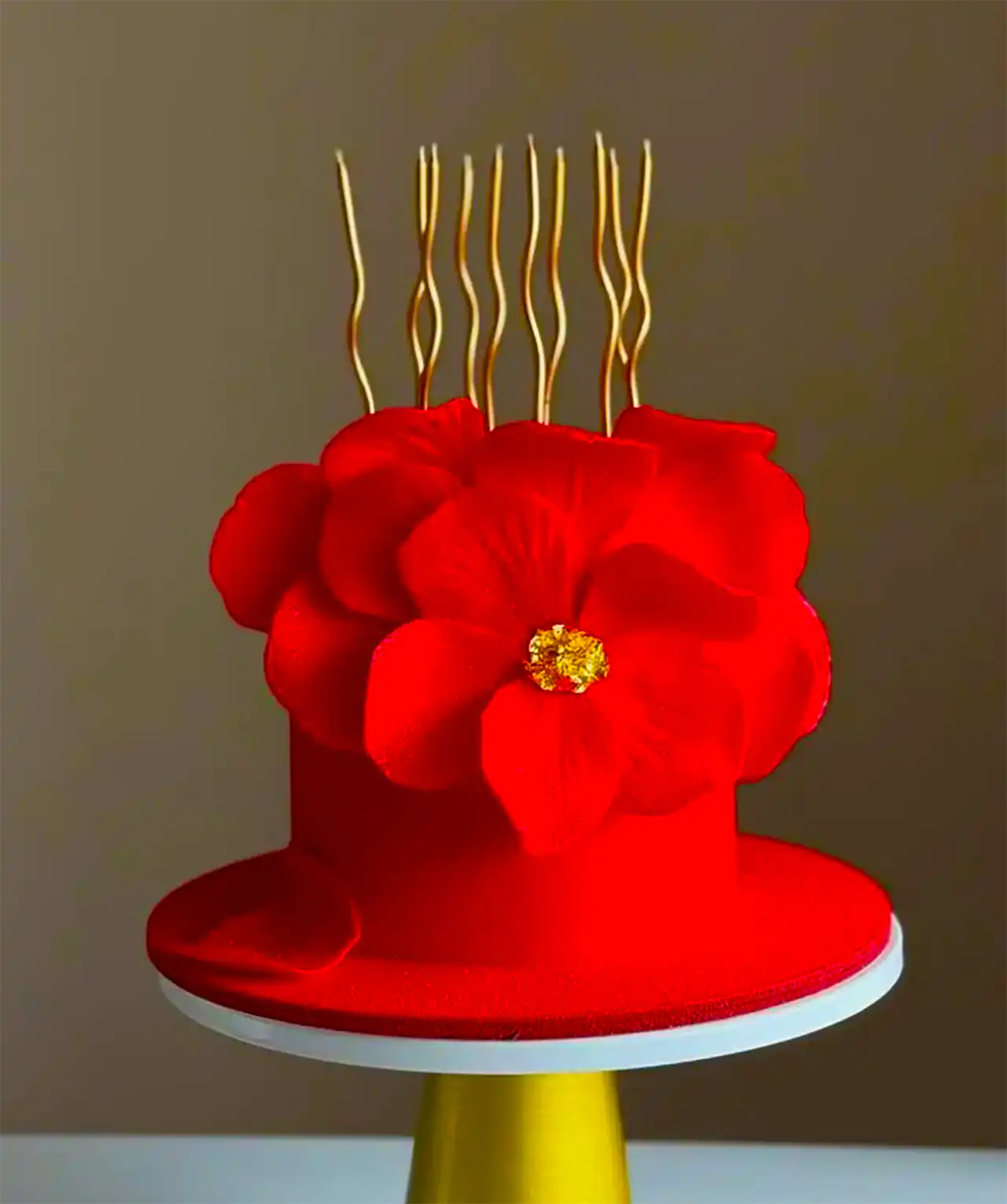 کیک لاکچری قرمز