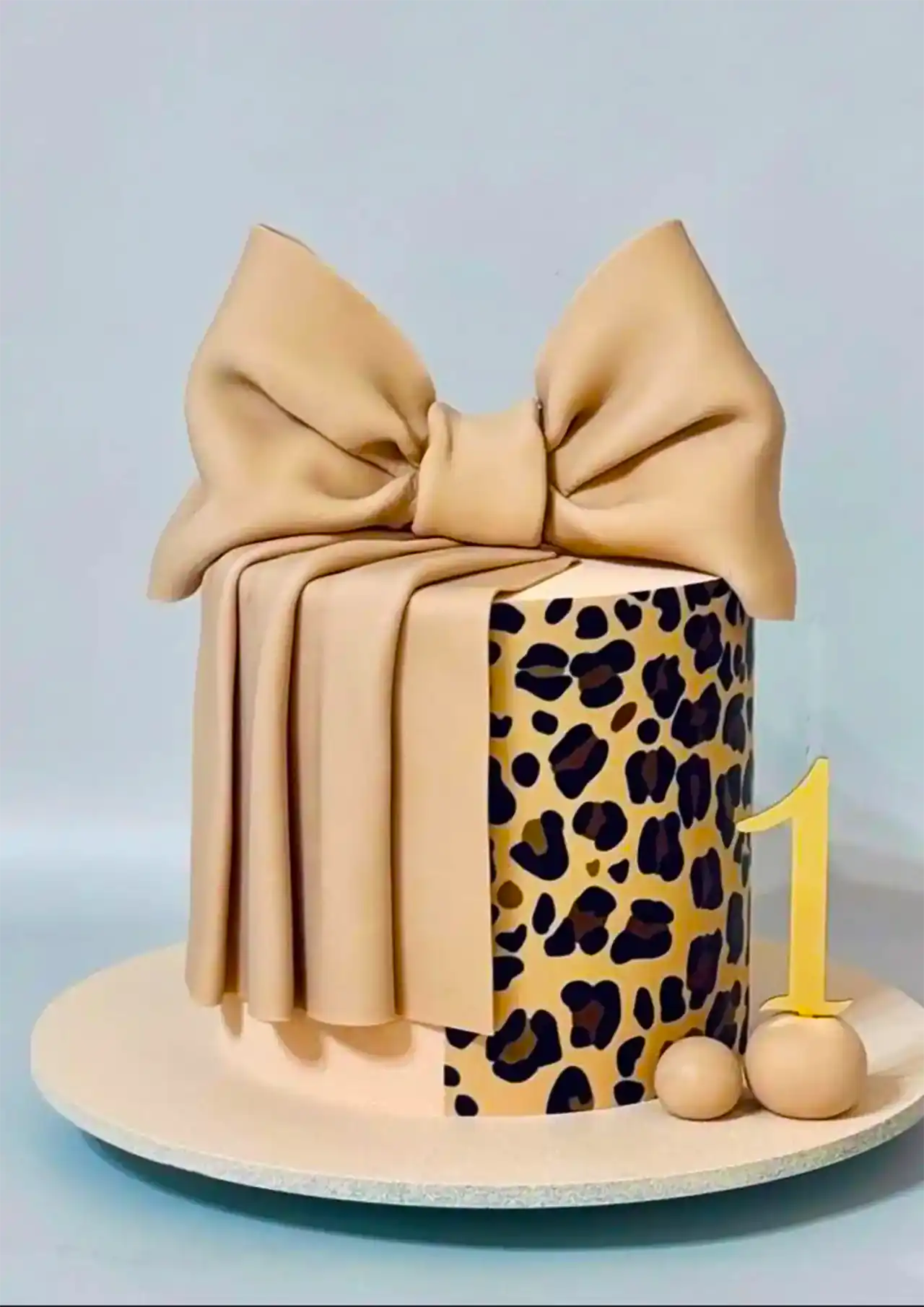 کیک پاپیونی شیک