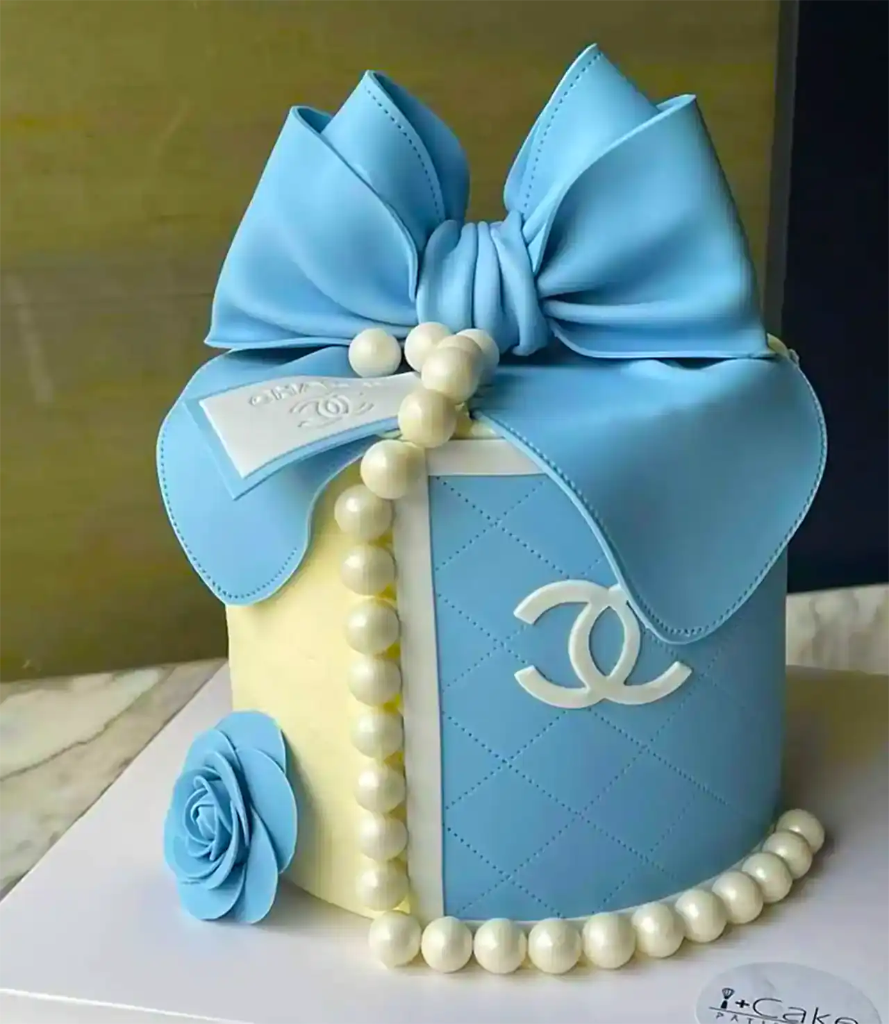 کیک پاپیونی شیک