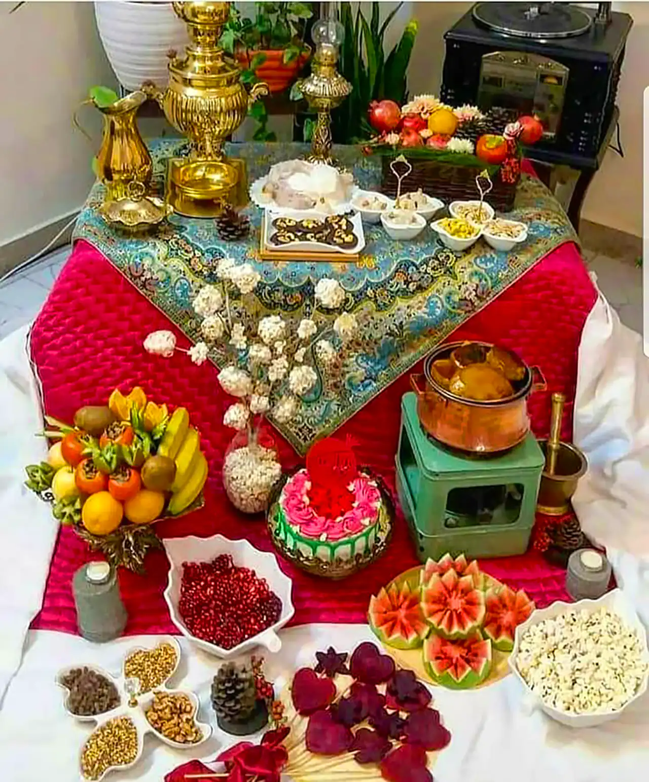 چیدمان میز شب یلدا