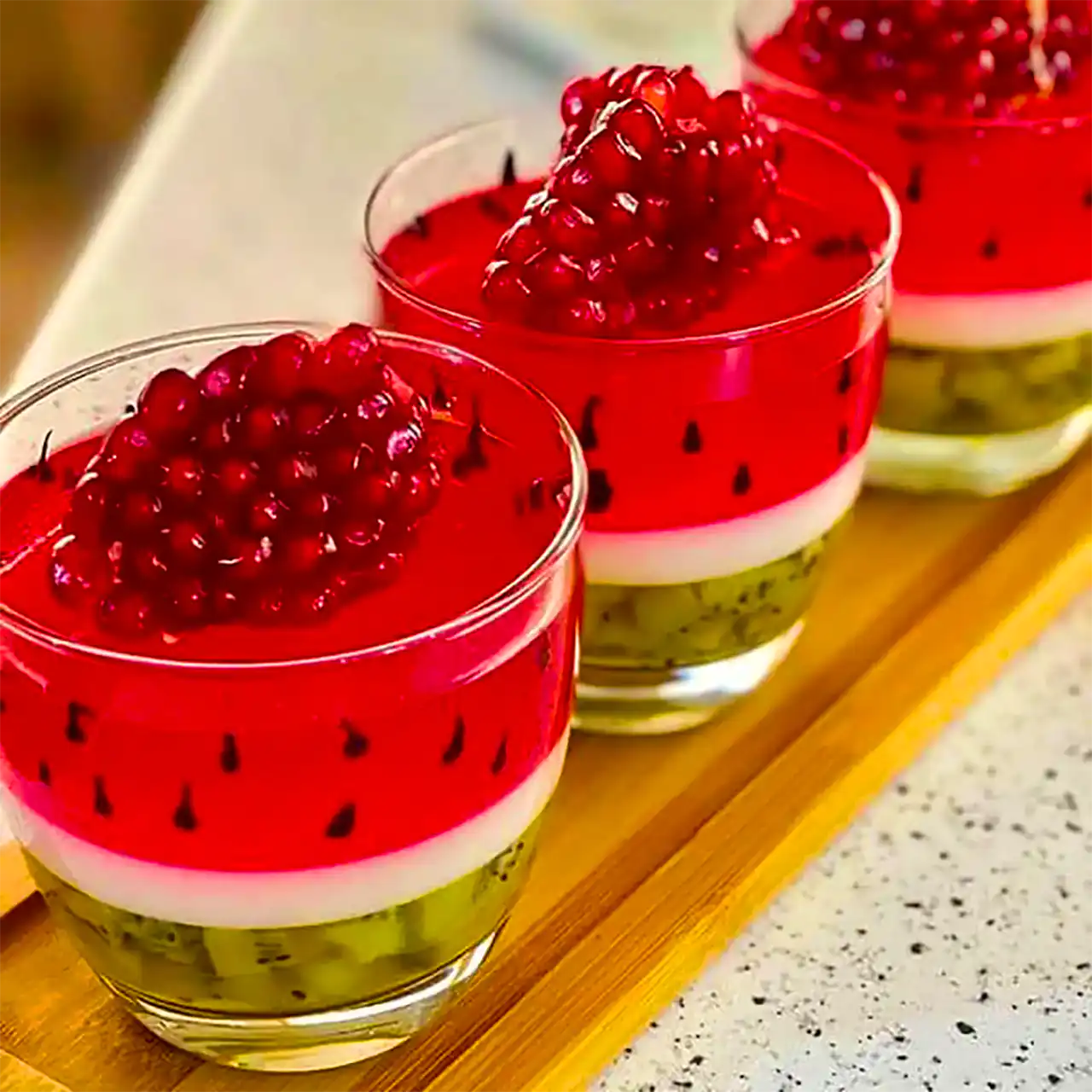 دسر ژله ای برای یلدا