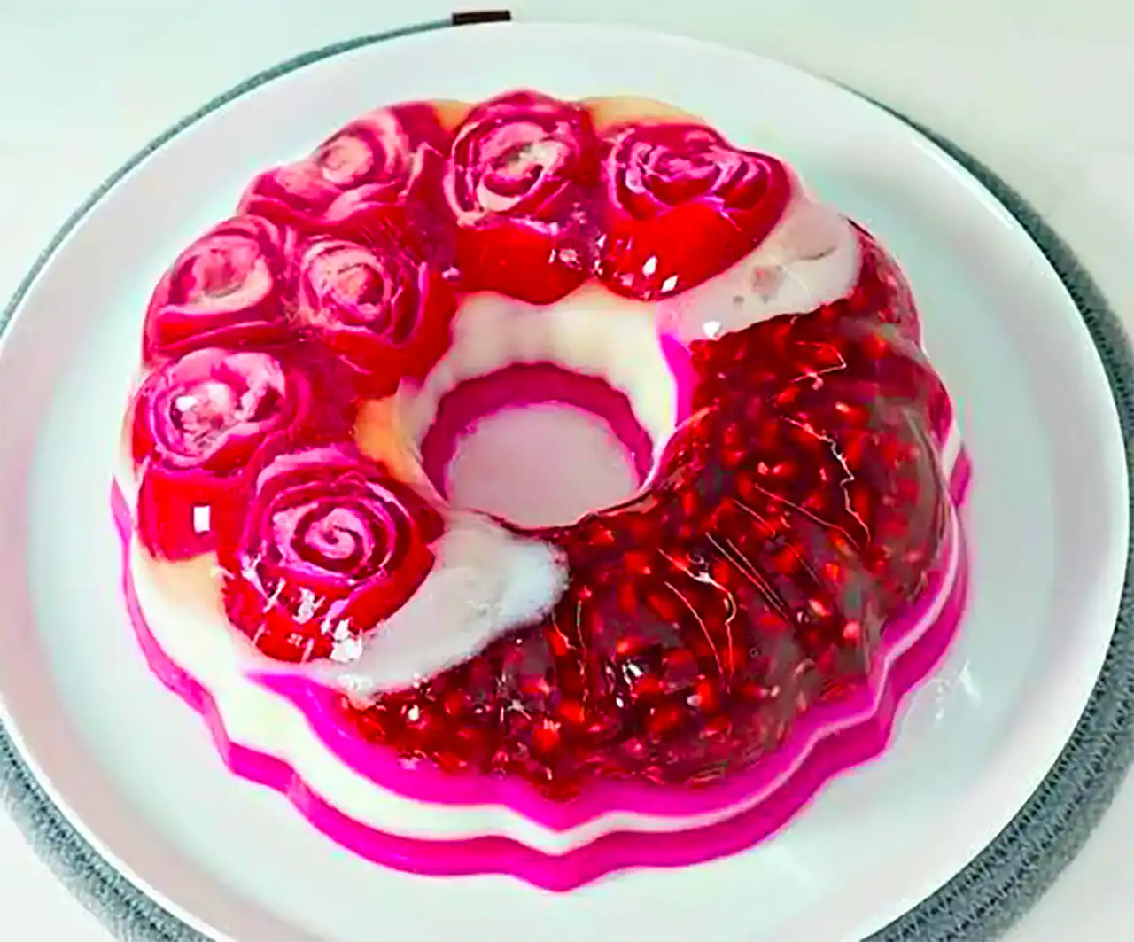 دسر ژله ای برای یلدا