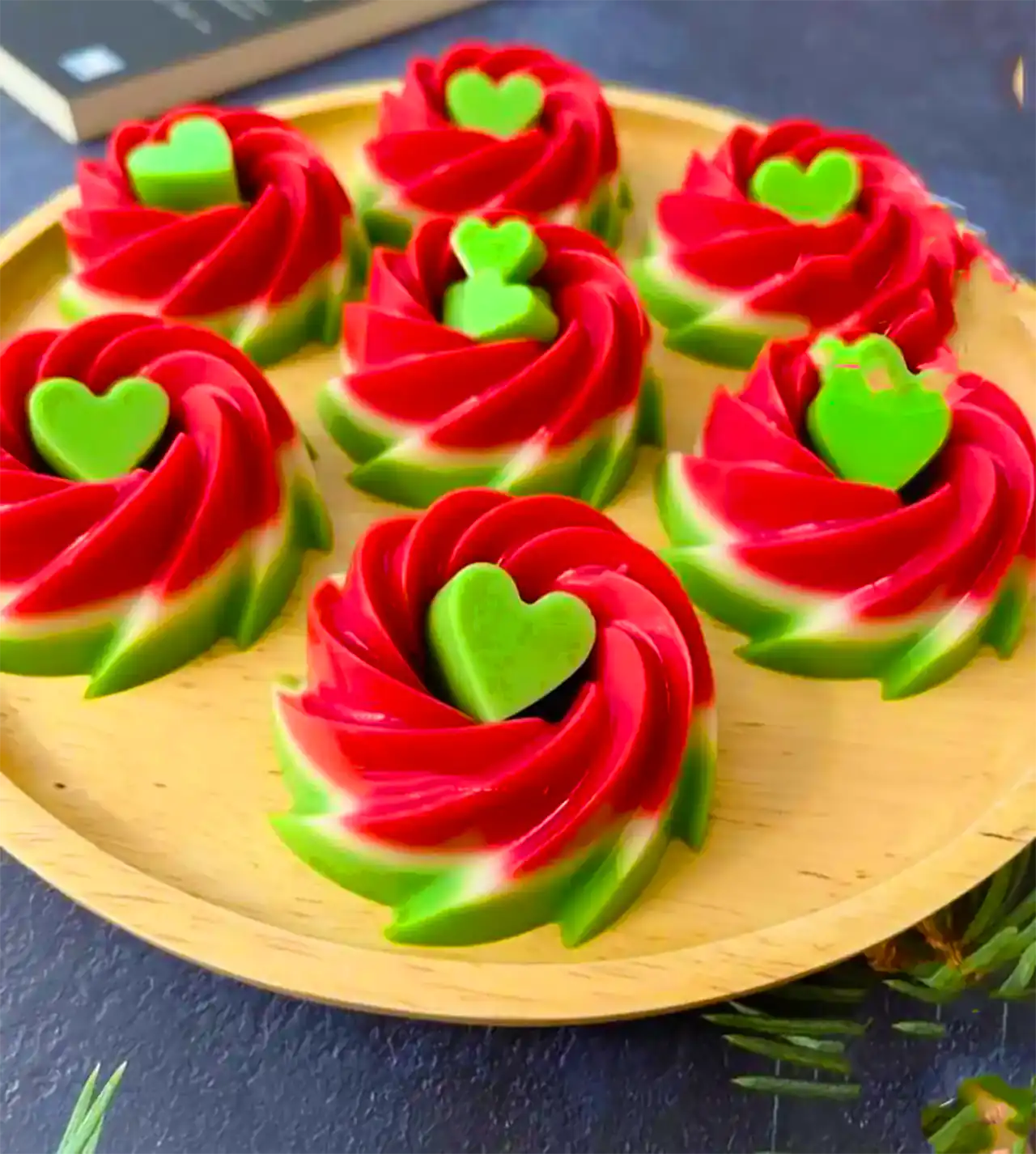 دسر ژله ای برای یلدا