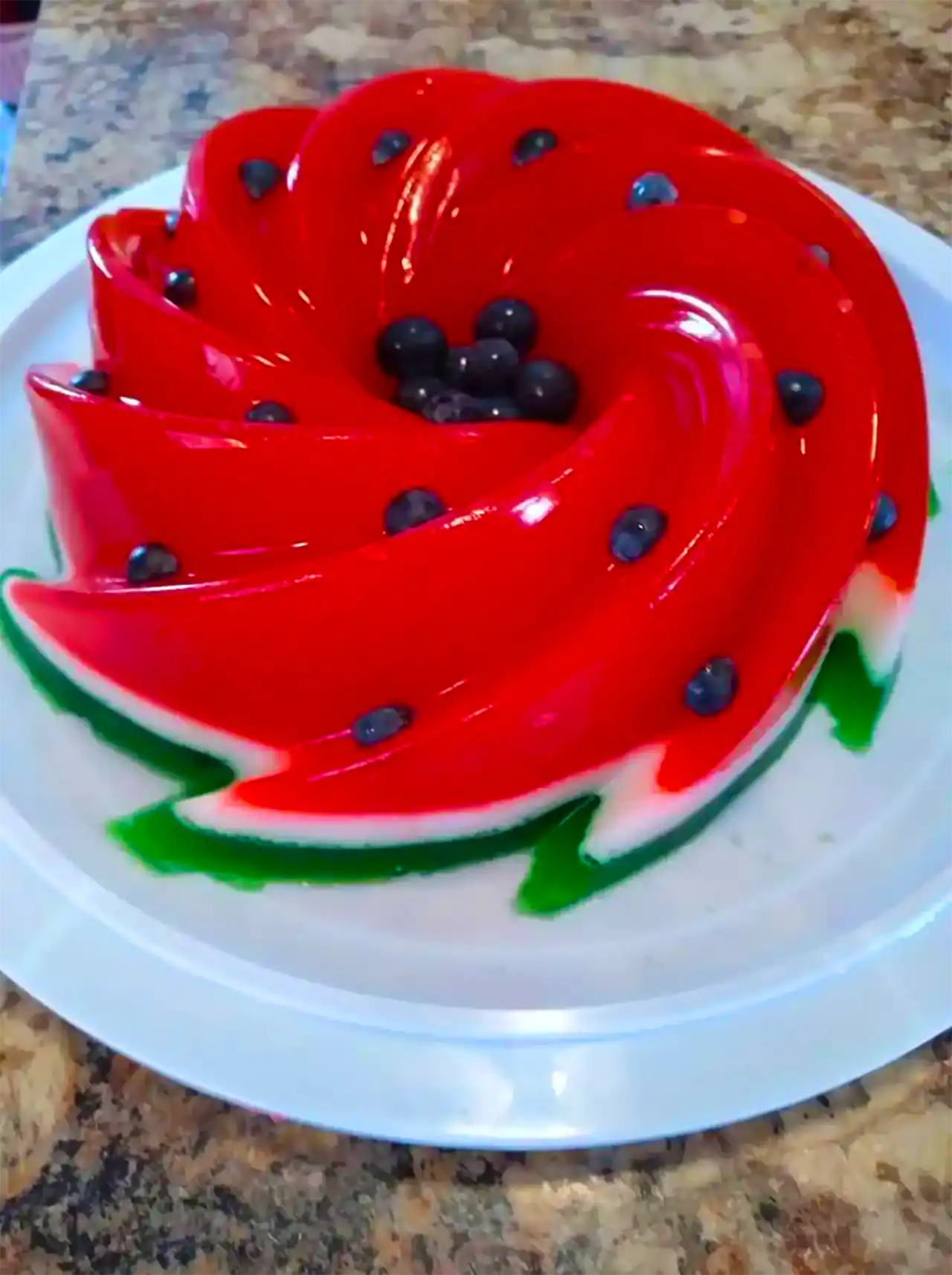 دسر ژله ای برای یلدا