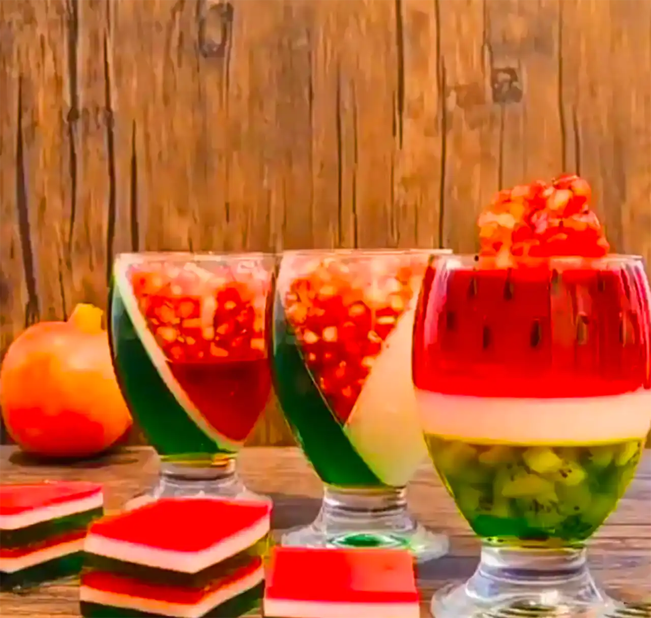 دسر ژله ای برای یلدا