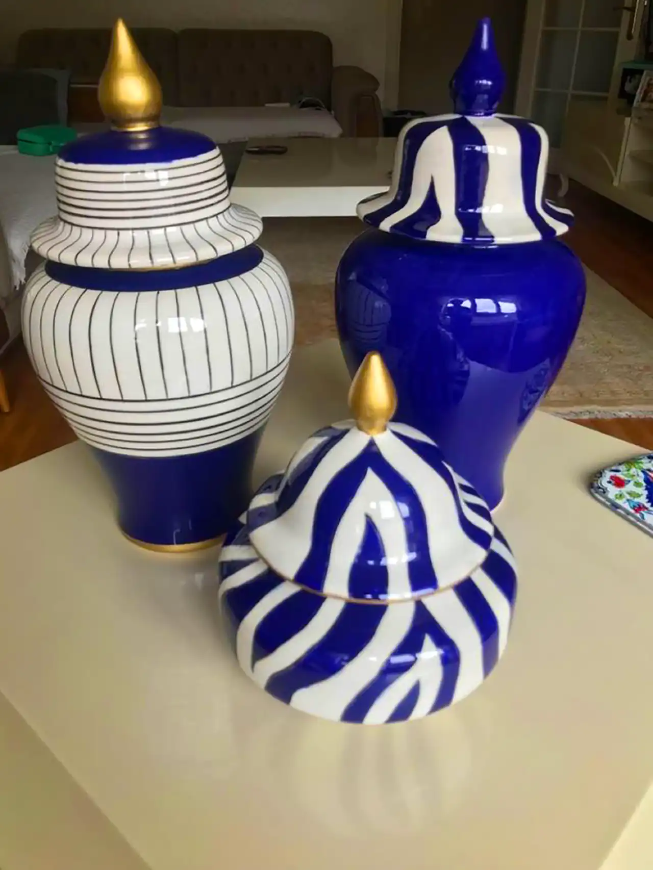 گلدان سرامیکی آبی سفید