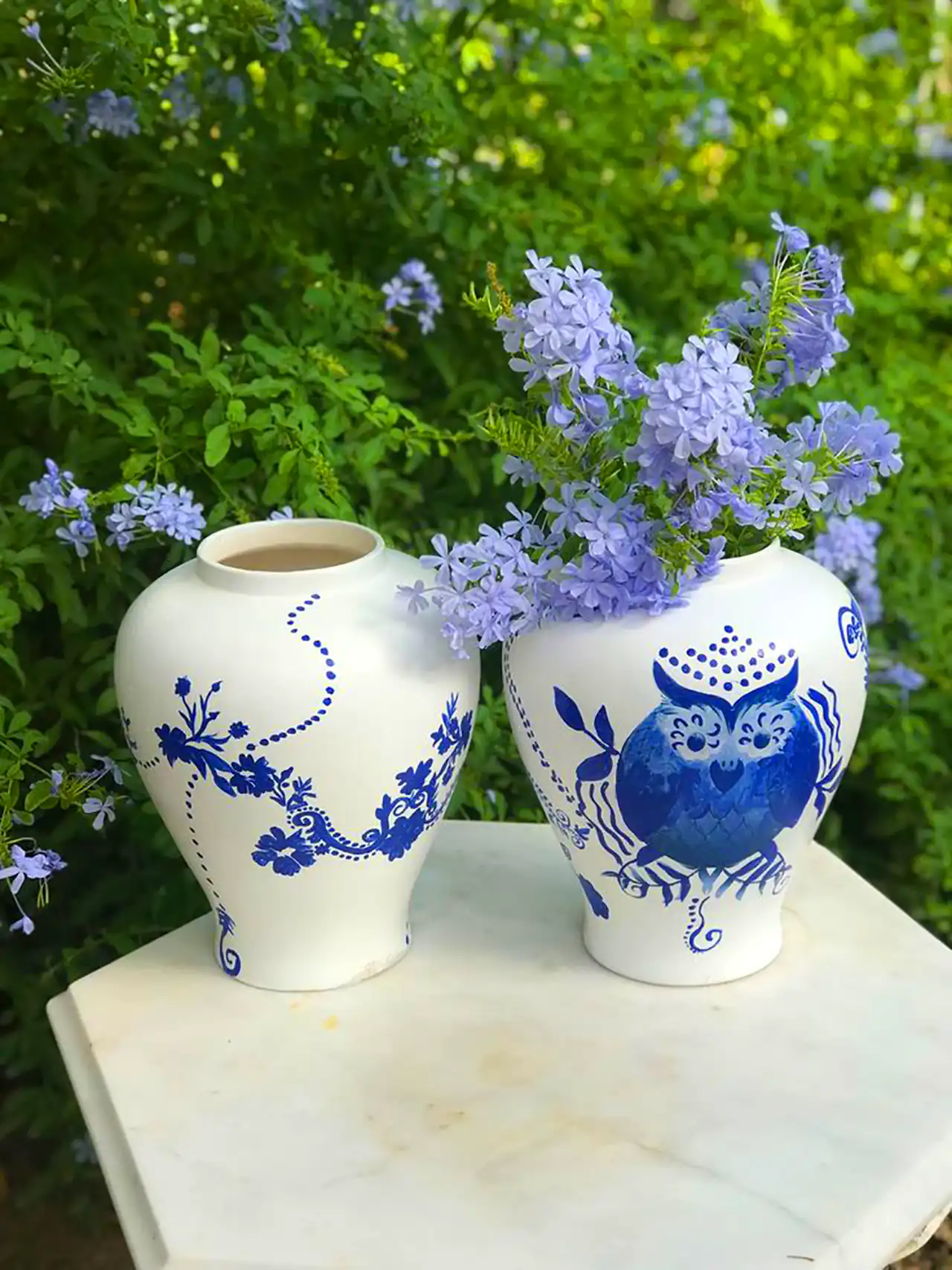 گلدان سرامیکی آبی سفید