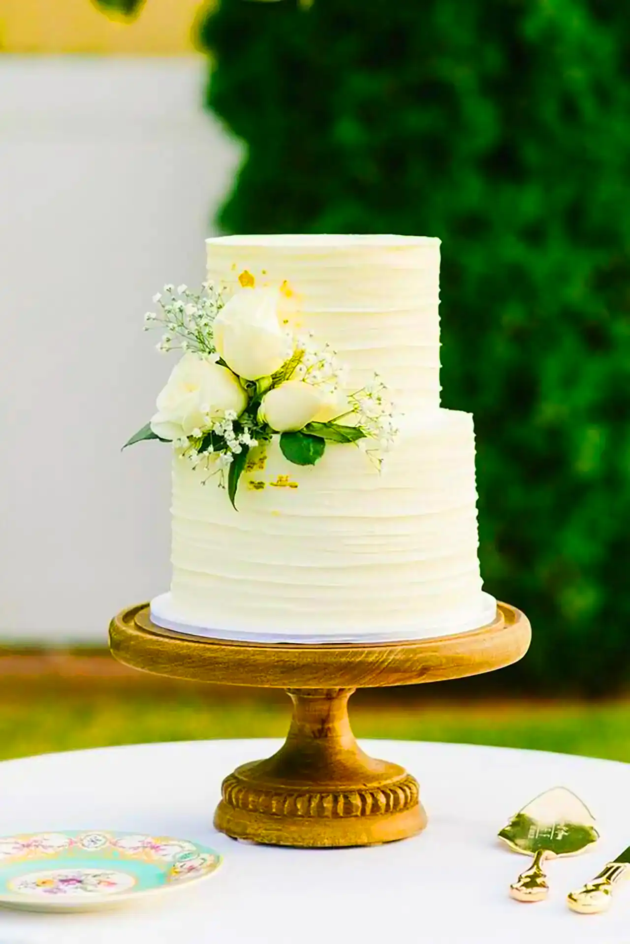 کیک طبقاتی با گل