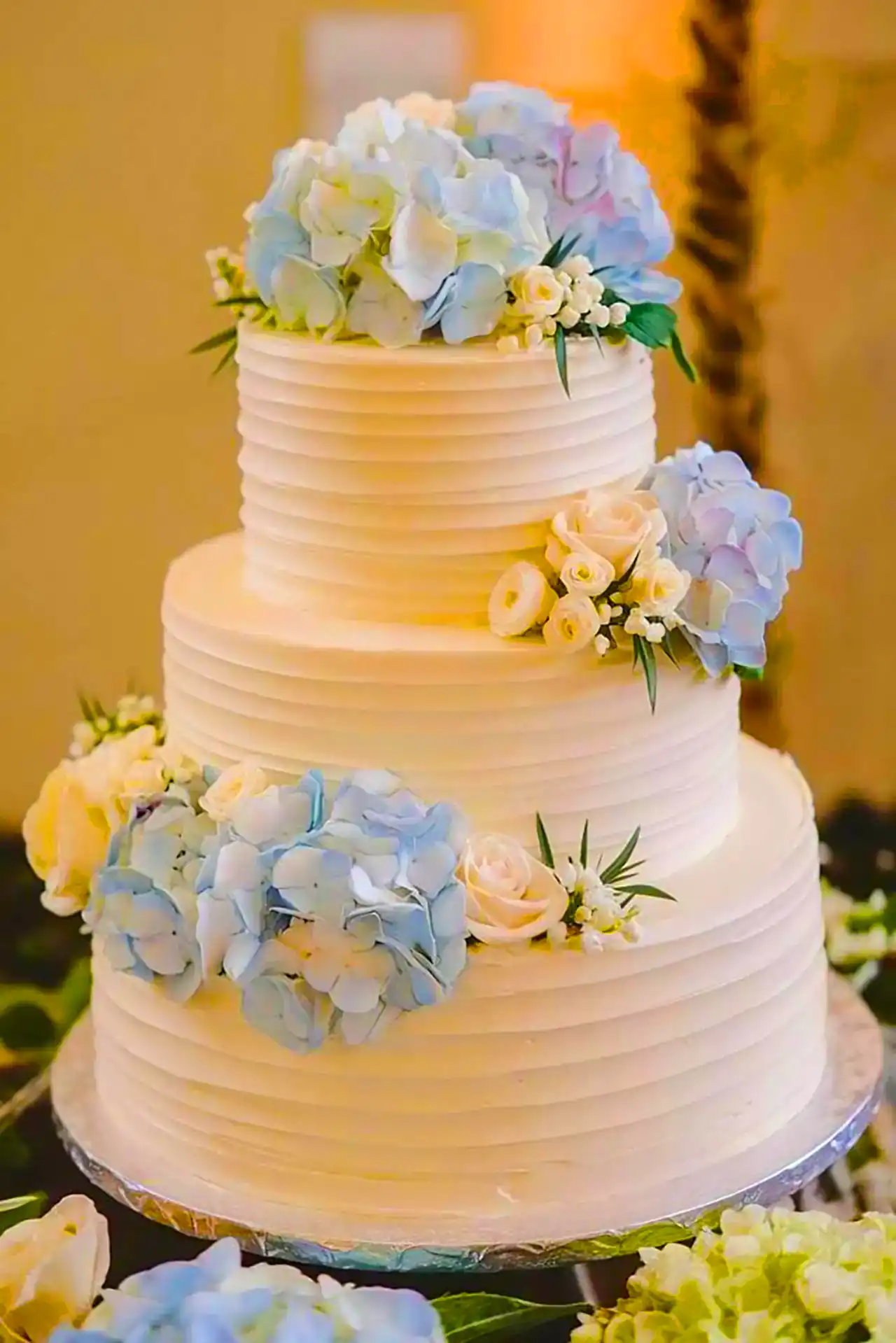 کیک طبقاتی با گل