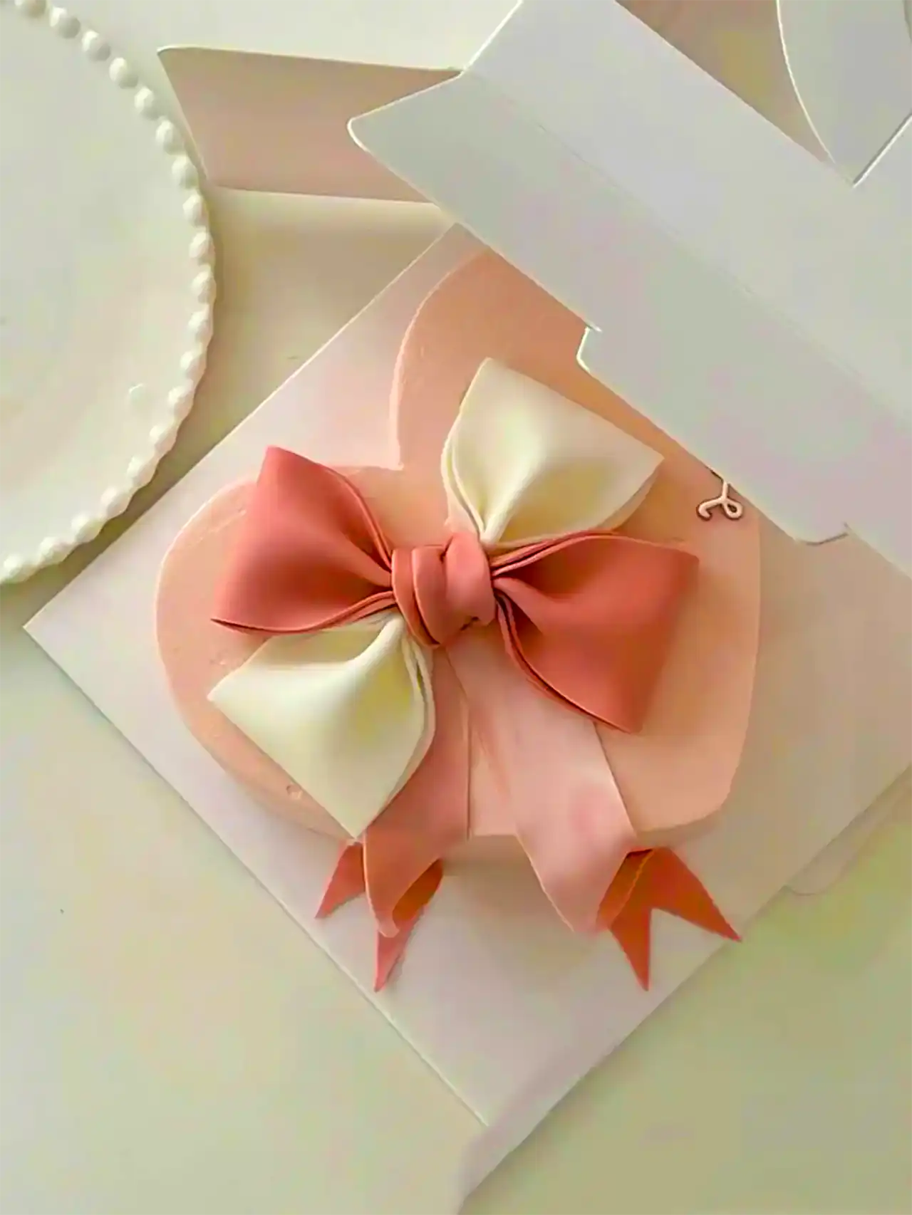 کیک تولد مینیمال جدید