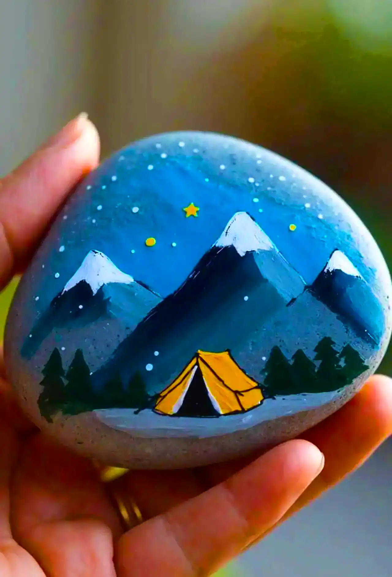 نقاشی روی سنگ رودخانه