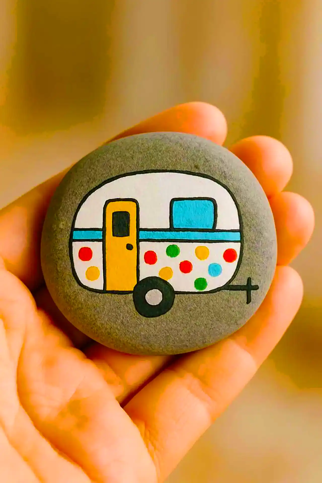 نقاشی روی سنگ رودخانه