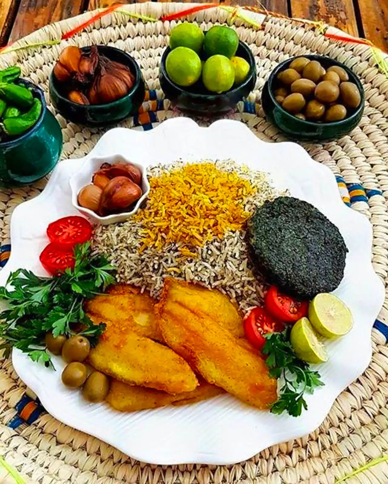 سرو سبزی پلو با ماهی