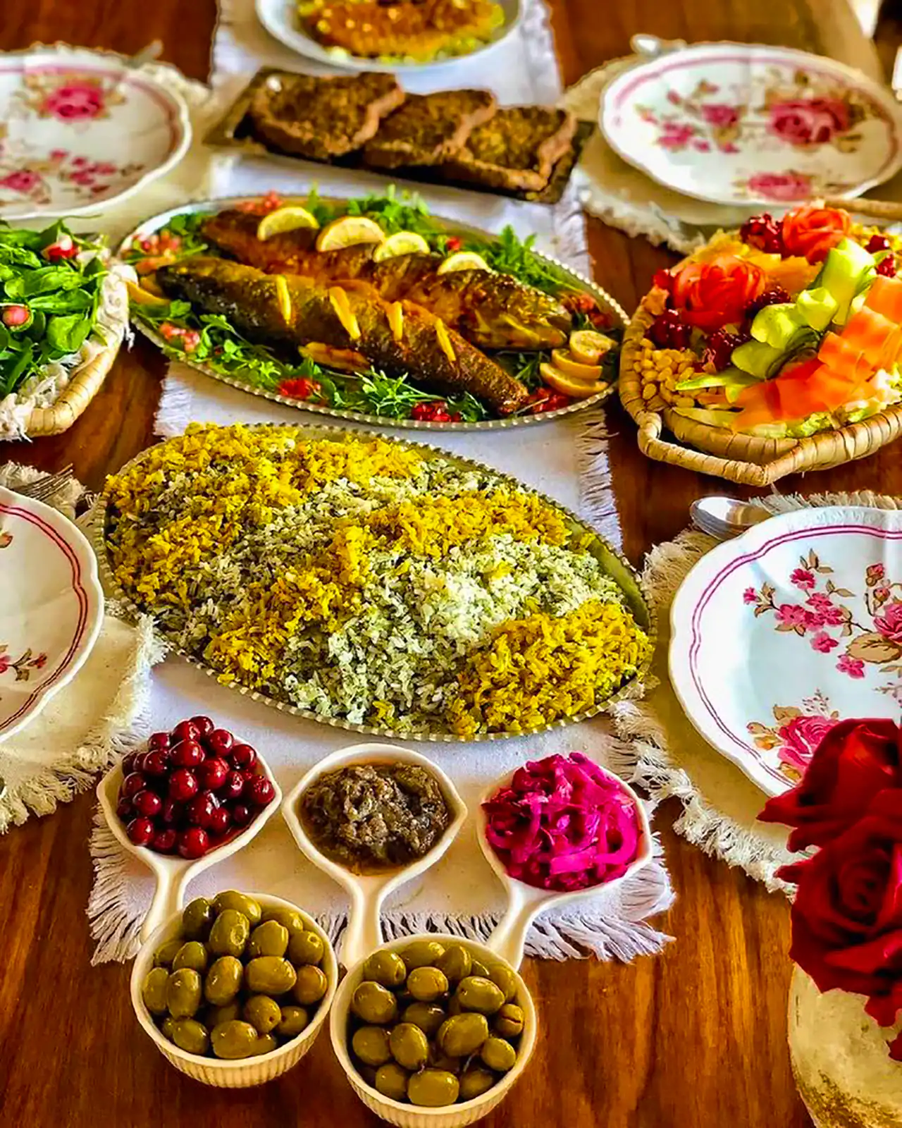 سرو سبزی پلو با ماهی