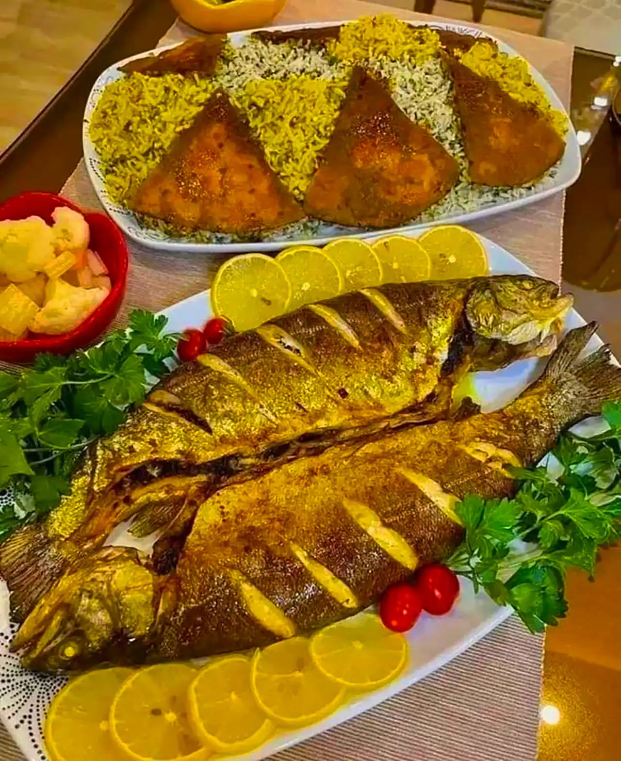 سرو سبزی پلو با ماهی