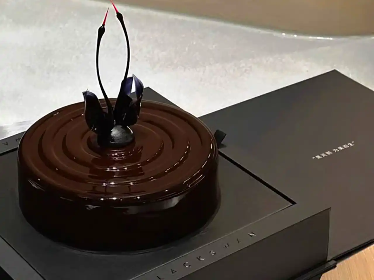 تزیین کیک شکلاتی مجلسی