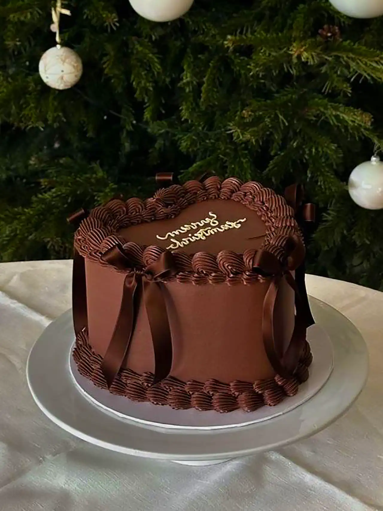 تزیین کیک شکلاتی مجلسی