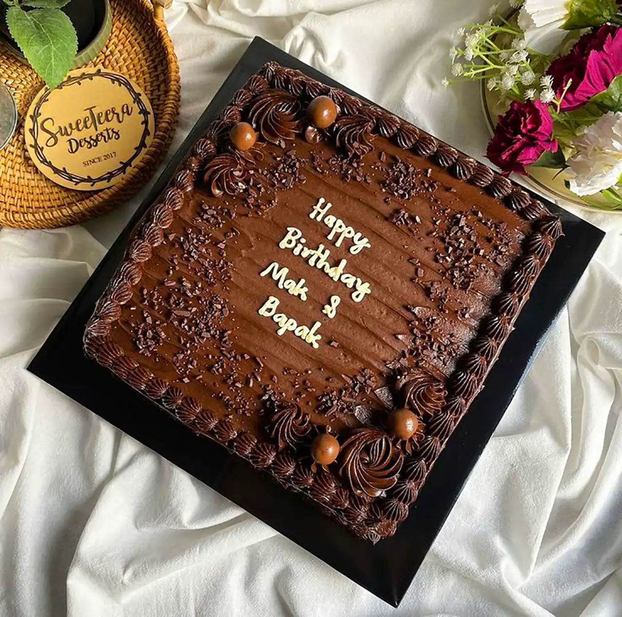 تزیین کیک شکلاتی مجلسی