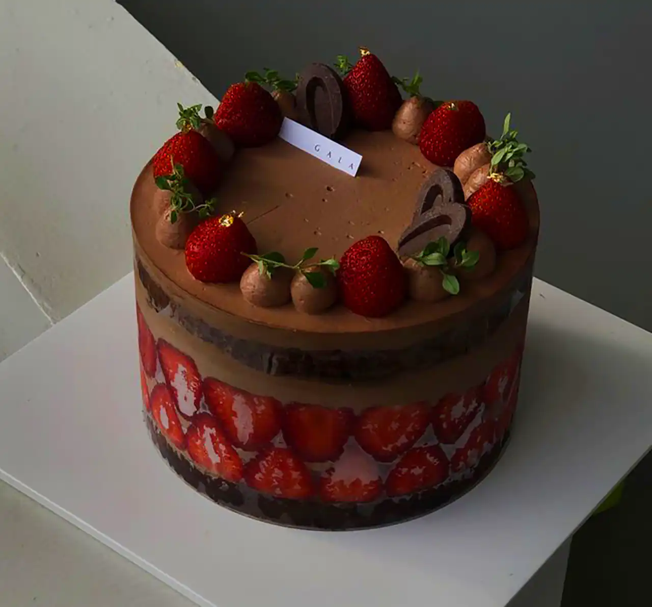 تزیین کیک شکلاتی مجلسی