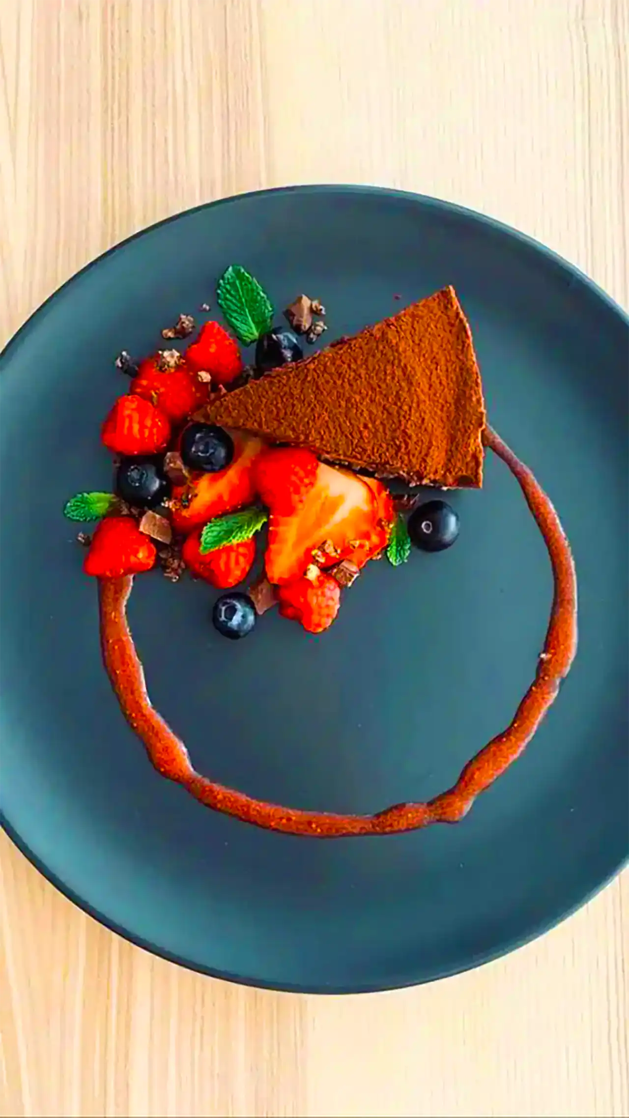 تزیین رستورانی بشقاب دسر