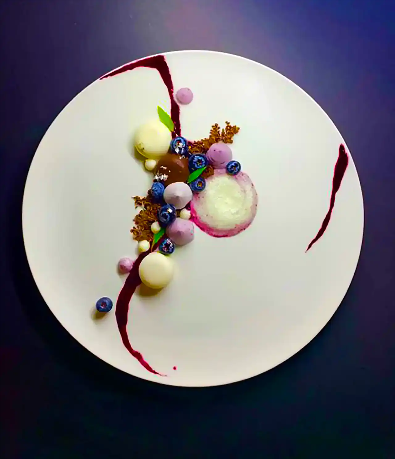 تزیین رستورانی بشقاب دسر