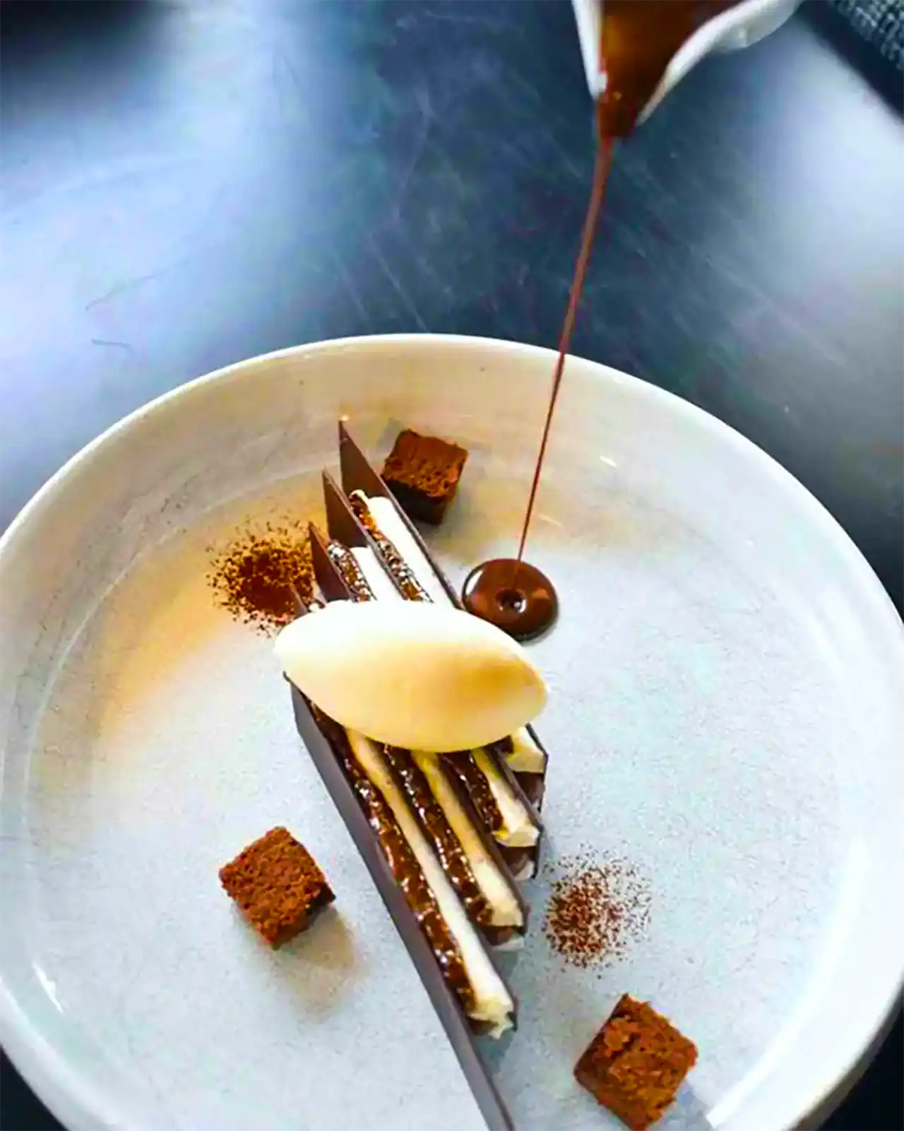 تزیین رستورانی بشقاب دسر