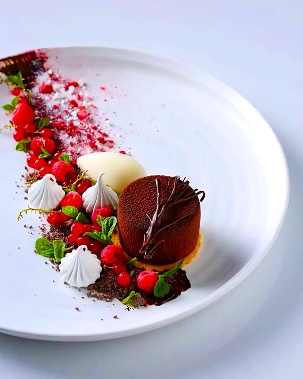 تزیین رستورانی بشقاب دسر