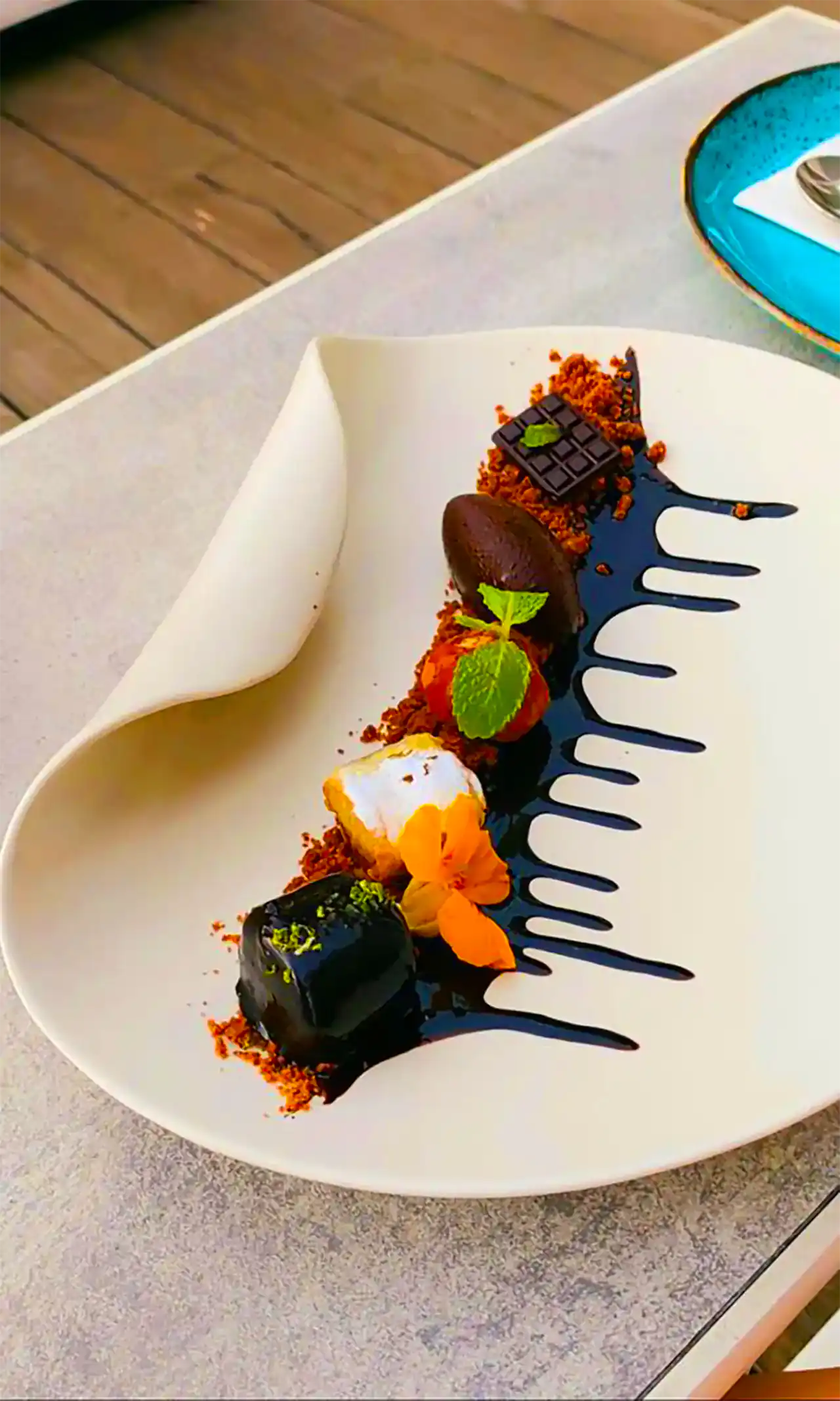 تزیین رستورانی بشقاب دسر