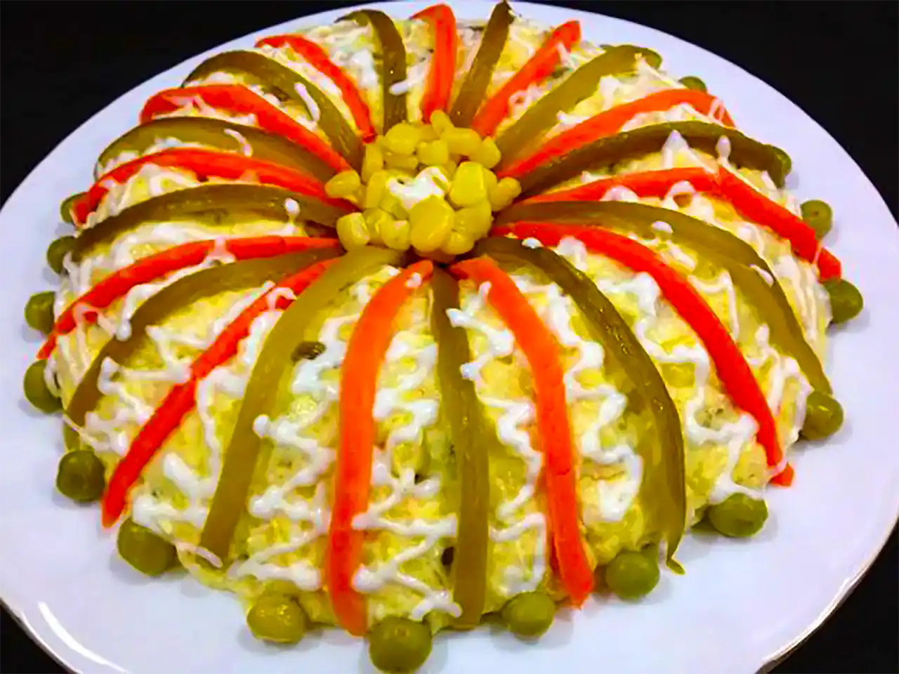 تزیین سالاد الویه